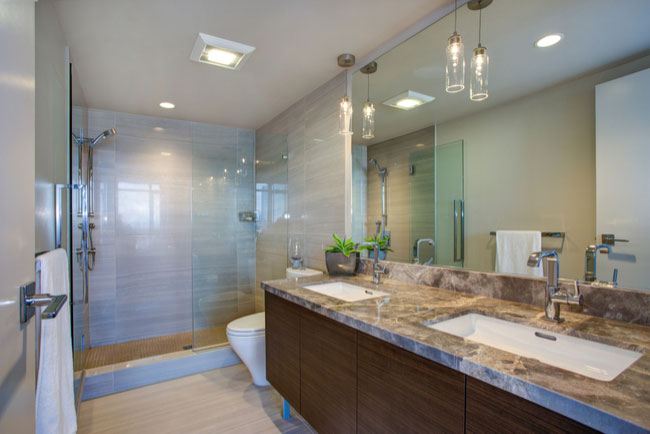 Walk-In vs. Step-In Showers - Garrety Glass